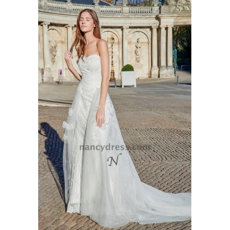 Robe de mariée blanc cassé A-Line avec traîne